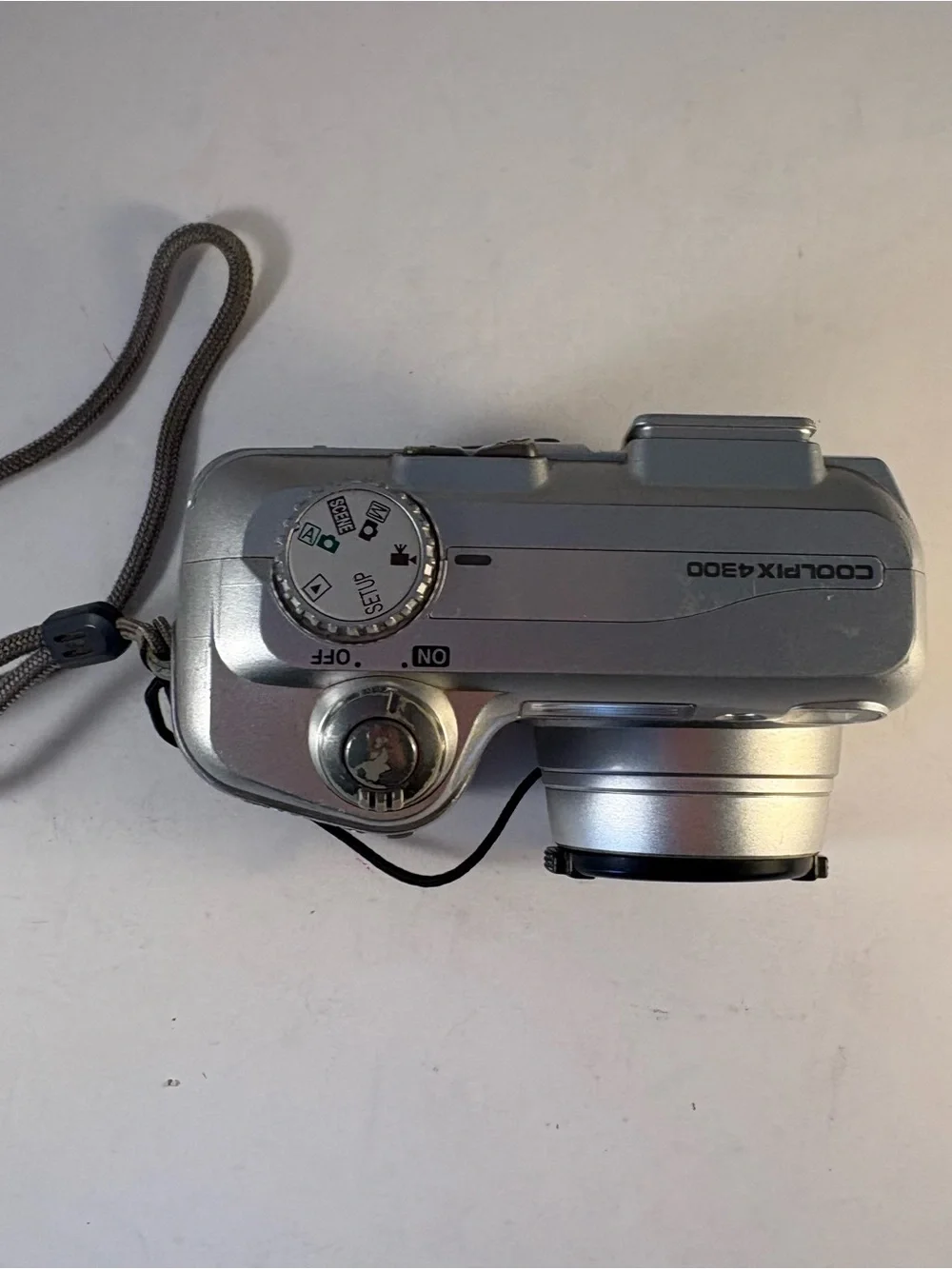 Nikon COOLPIX 4300 4.0MP Digital‎ Camera Silver Memory Card Case BatteryUNTESTED